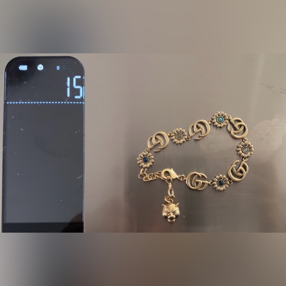 Gucci Gold Flower Style Bracelet - Picture 6 of 6